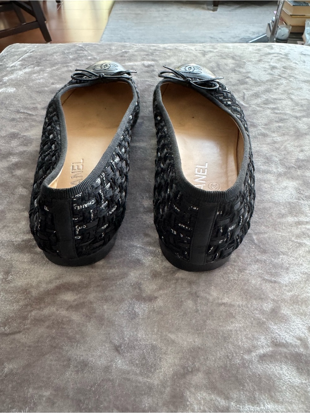 CHANEL Black and White logo Tweed & Leather Cap-Toe Ballet Flats - Picture 4 of 8